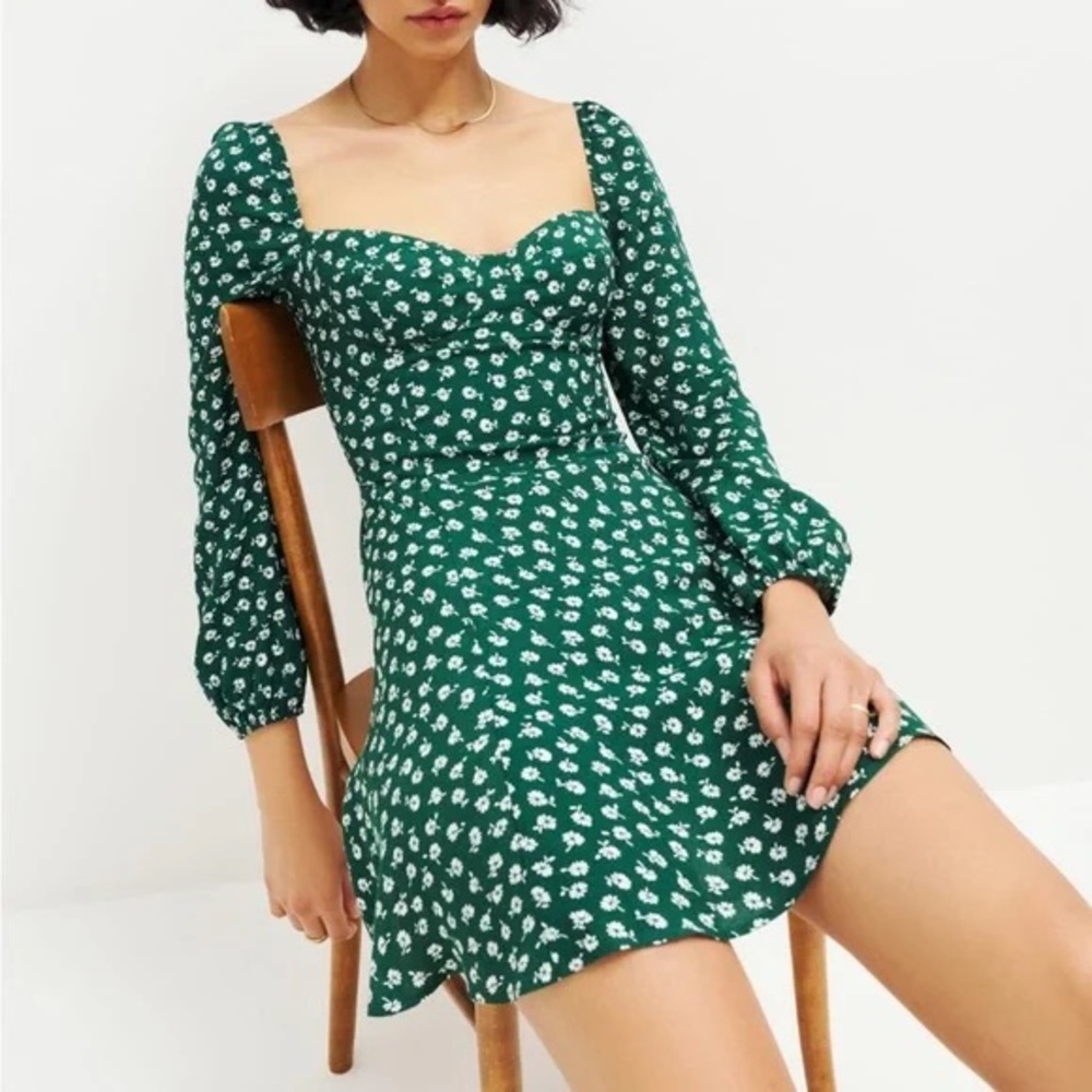 🍀Reformation🍀winter trend “Mochi” color CHIVE Green Long Sleeve Square Neck